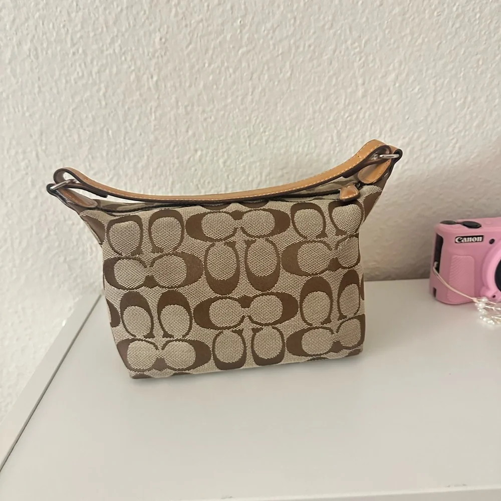 VINTAGE Y2K Coach Signature CANVAS Demi hobo HandBag in Brown 🤎 - Picture 2 of 9